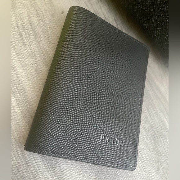 🖤Prada passport holder🖤 - Picture 8 of 12